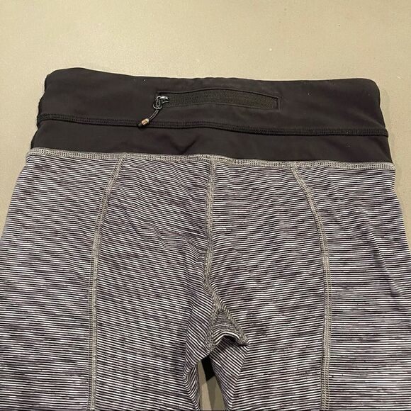 Lululemon Black/Grey Striped Cropped Leggings Size 4 - Picture 4 of 8